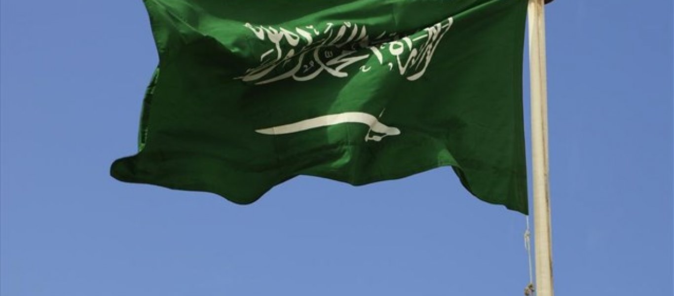 Σαουδική Αραβία: Από την ίδια είσοδο θα μπαίνουν πλέον γυναίκες και άντρες στα εστιατόρια