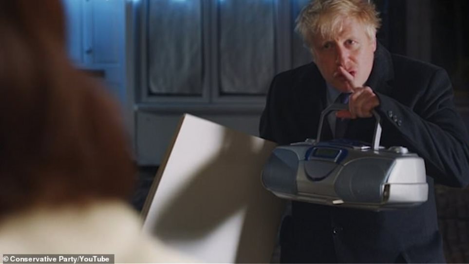 Ευρηματική προεκλογική διαφήμιση από τον Boris Johnson με σκηνή από το «love actually»