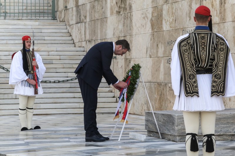 Σέρβος πρόεδρος Αλεξάνταρ Βούτσιτς: Κατέθεσε στεφάνι στον Άγνωστο Στρατιώτη (φώτο)