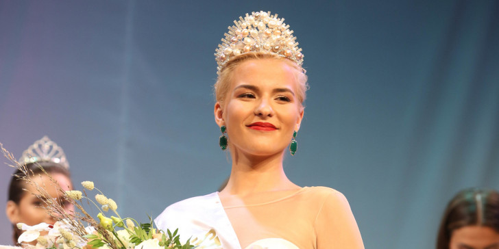 Η Σταρ Ελλάς 2019 περιγράφει τον τραυματισμό της από την Μις Αυστραλία – «Με έσπρωξε μέσα στο λεωφορείο» (βίντεο)