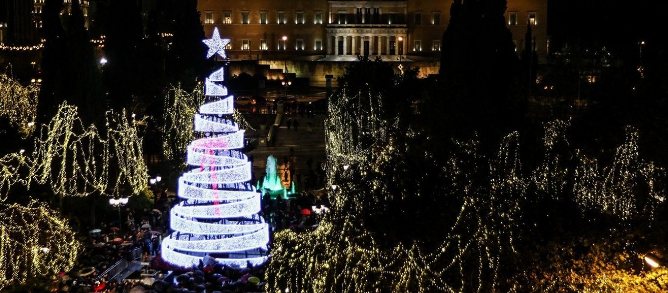 Ζ. Μακρυπούλια – Ε.Παπαρίζου: Έκλεψαν τη παράσταση στη φωταγώγηση του Χριστουγεννιάτικου δέντρου στο Σύνταγμα (φώτο)