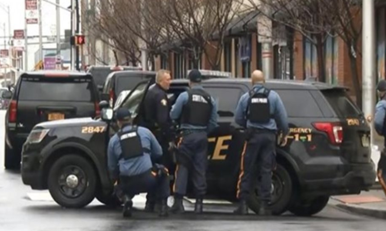 Βίντεο: Φονική ενέδρα με έξι νεκρούς στο Νιου Τζέρσεϊ – Ανάμεσά τους και ένας αστυνομικός (βίντεο)