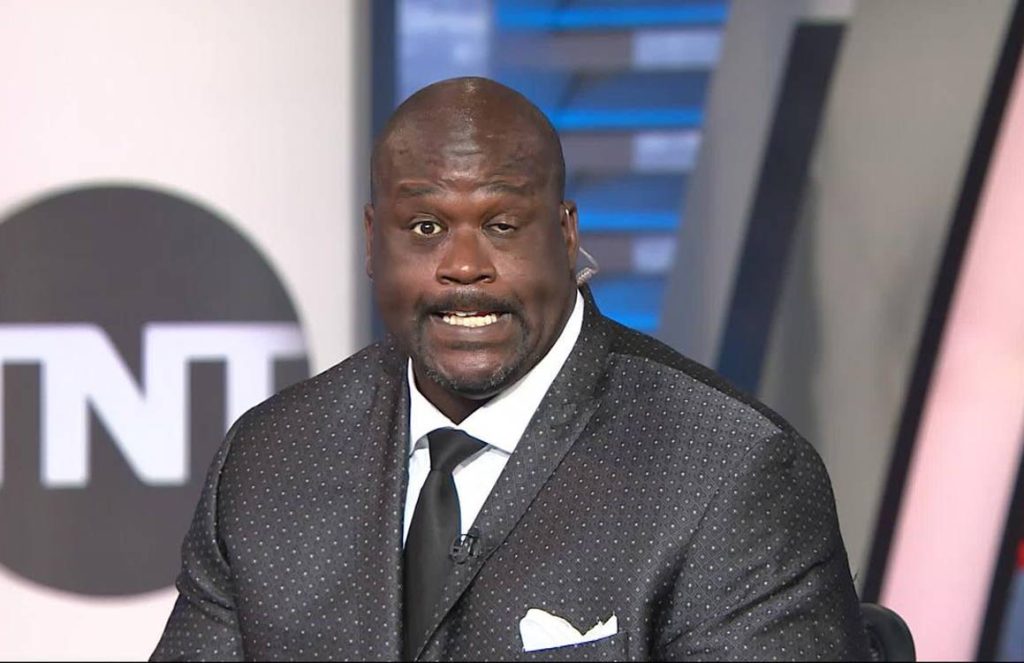 Ο Σακίλ Ο’ Νιλ σε νέες περιπέτειες: Η τούμπα στο πλατό εκπομπής που έγινε viral (βίντεο)