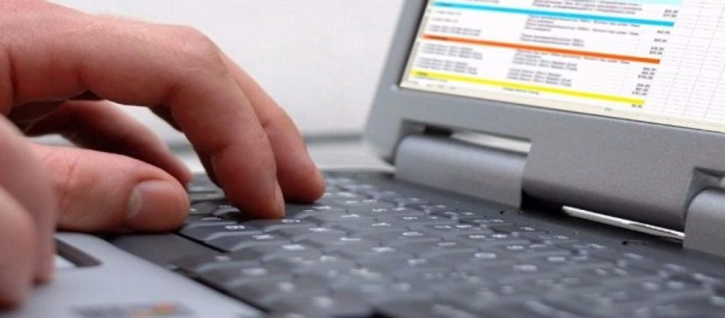 Μπήκαν οι υπογραφές για το κοινωνικό μέρισμα – Πότε ανοίγει η πλατφόρμα