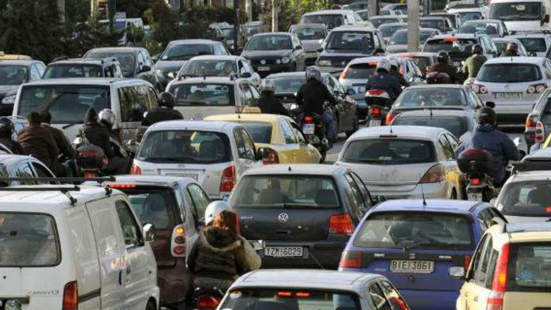 Κυκλοφοριακό «χάος» στους δρόμους της Αθήνας – Ουρές στον Κηφισό μετά από τροχαίο (φωτο)