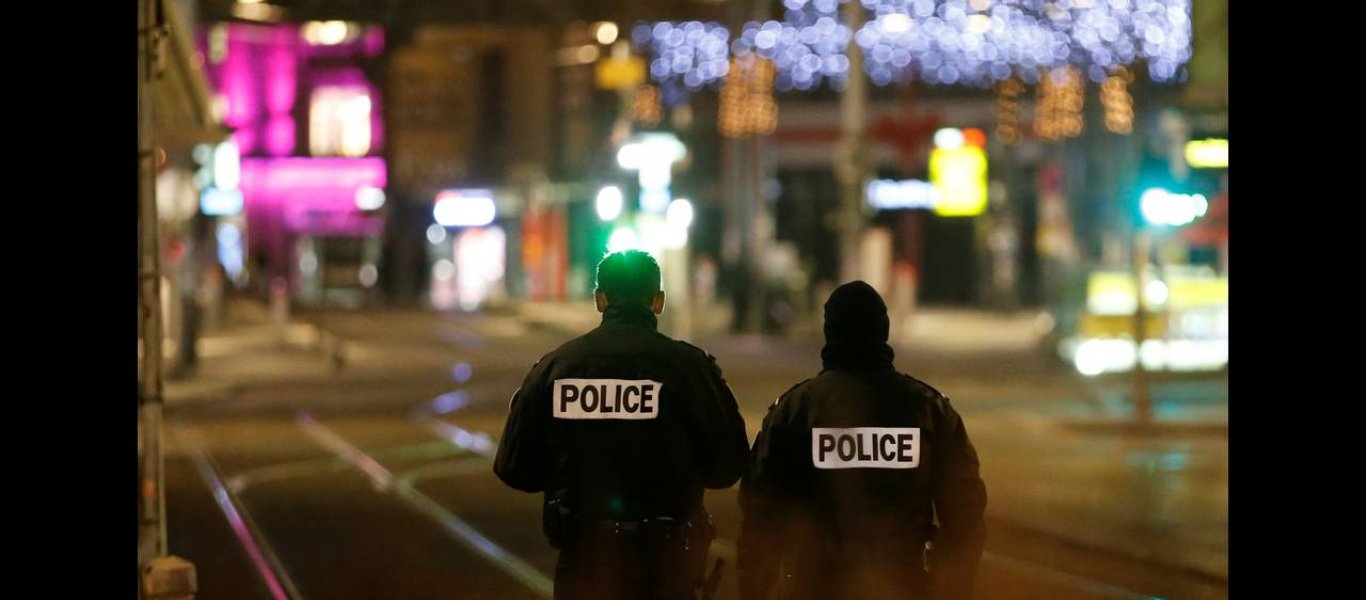 Γαλλία: Άνδρας επιτέθηκε με μαχαίρι σε αστυνομικούς – Εκείνοι τον πυροβόλησαν και τον σκότωσαν (βίντεο)