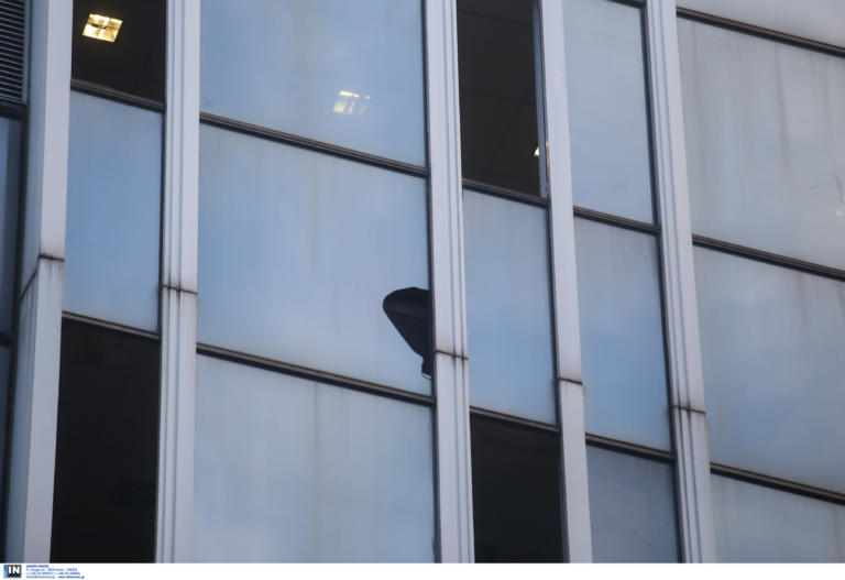 Koυκάκι: Υπάλληλος της Περιφέρειας Αττικής ο άνδρας που έπεσε στο κενό