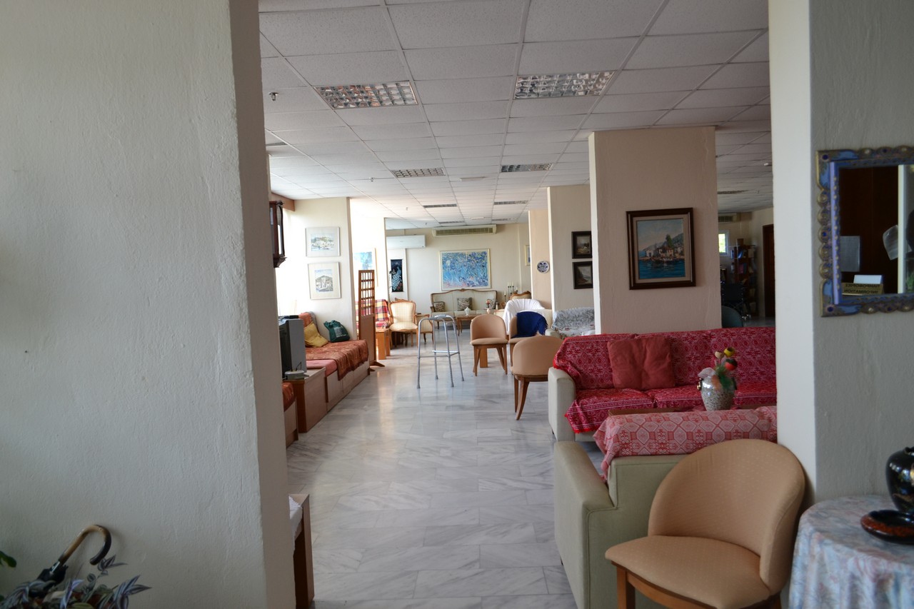 Αγγλία: Ηλικιωμένη σε οίκο ευγηρίας ζήτησε για δώρο Χριστουγέννων έναν… στρίπερ – «Ήταν φοβερό ένιωσα νέα» (φωτο)