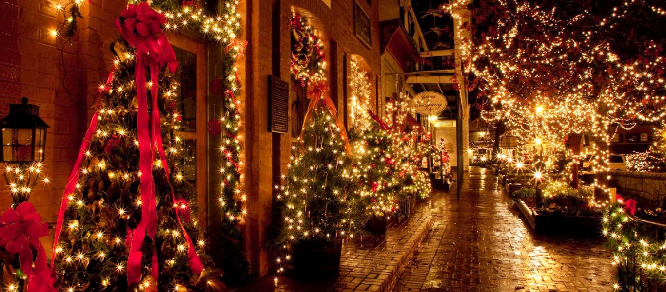 Δείτε τους δρόμους της Αθήνας που στολίστηκαν για πρώτη φορά (φώτο)