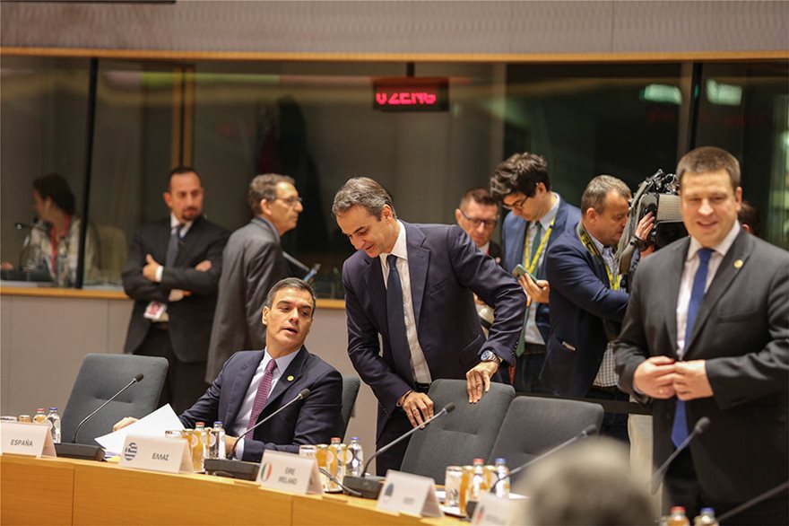 Σύνοδος Κορυφής: Τα τετ-α-τετ του Κ.Μητσοτάκη με τους ξένους ηγέτες (φώτο)