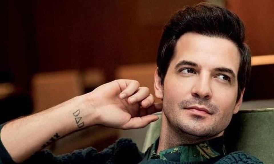 Ατυχία για Νίνο στην πρεμιέρα: Εκνευρίστηκε και πέταξε το μικρόφωνο (βίντεο)