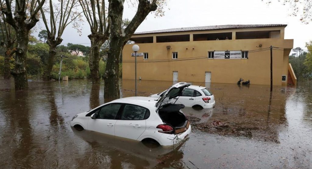 Γαλλία: Τραυματισμοί και εκκενώσεις συνοικιών λόγω της κακοκαιρίας – Ένας νεκρός