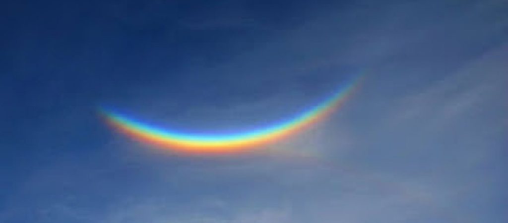 Σπάνιο φαινόμενο στο Βόρειο Πόλο: Λευκό ουράνιο τόξο εμφανίσθηκε στον αρκτικό ουρανό (φωτο)