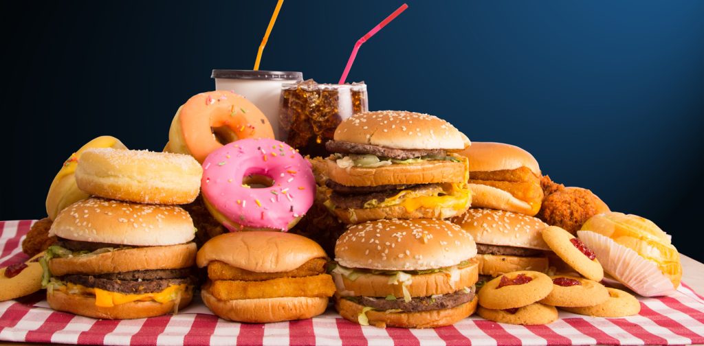 Ποια ασθένεια αύξησε το junk food; – Οι επιστήμονες προειδοποιούν