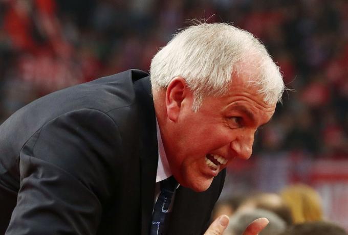 «Ξέσπασε» στον Σλούκα και… διέλυσε το πινακάκι του ο Ζοτς (βίντεο)