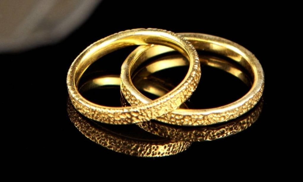 Εσύ το ήξερες; – Για ποιο λόγο φοράμε τη βέρα του γάμου στο τέταρτο δάκτυλο;