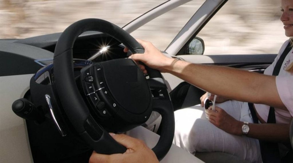 Γιατί στην Ελλάδα το τιμόνι είναι αριστερά ενώ σε άλλες χώρες είναι δεξιά;