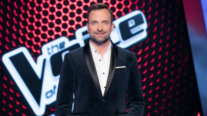The Voice: Τι έκανε με τις χειροπέδες του Νίκου Μουτσινά ο Πάνος Μουζουράκης; (βίντεο)