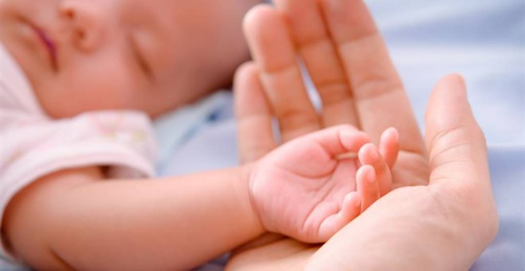 Οι γυναίκες στην Ελλάδα κάνουν όλο και λιγότερα παιδιά