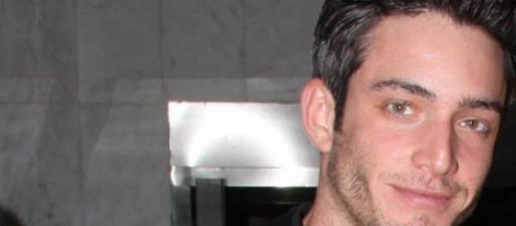 Θεοχάρης Ιωαννίδης: Χωρίς εσώρουχο σε μεσημεριανή εκπομπή (βίντεο)