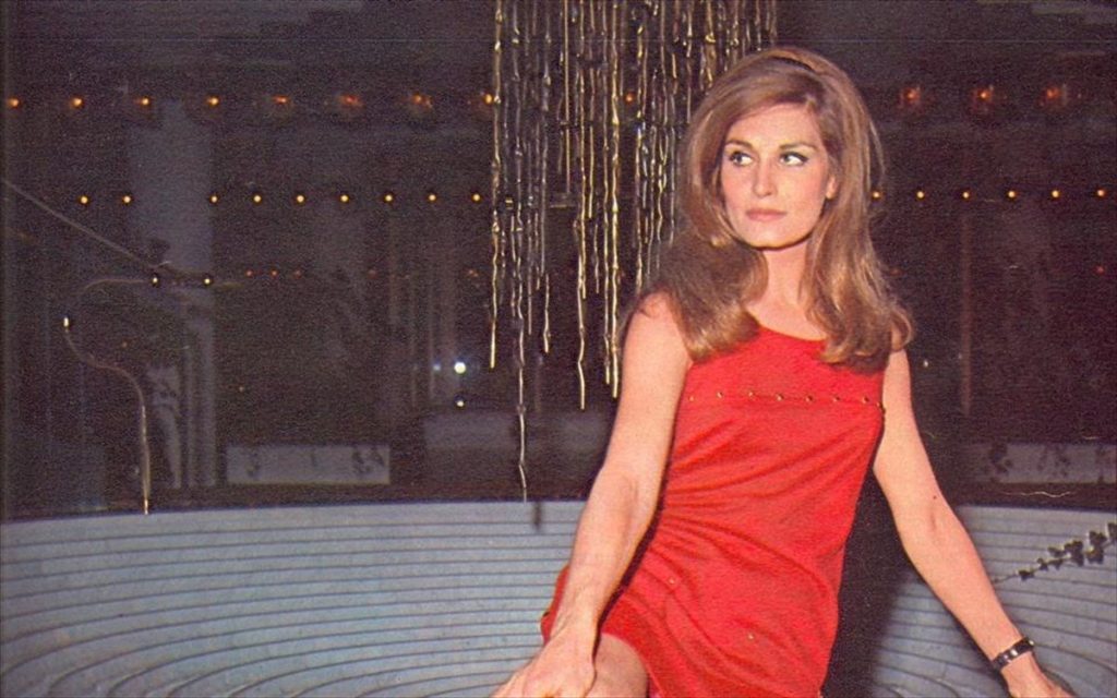 «Kατέστρεφε όποιον αγαπούσε»: Η μοιραία γυναίκα που είδε και τους 3 άντρες της ν’ αυτοκτονούν (φώτο)