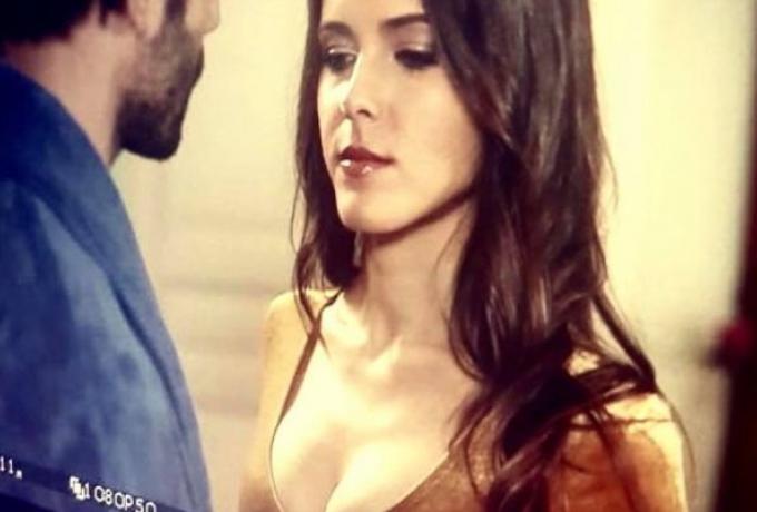 Νέο κόλλημα: To νέο κορίτσι του ΑΝΤ1 κάνει… έρωτα με το φακό (φωτο)