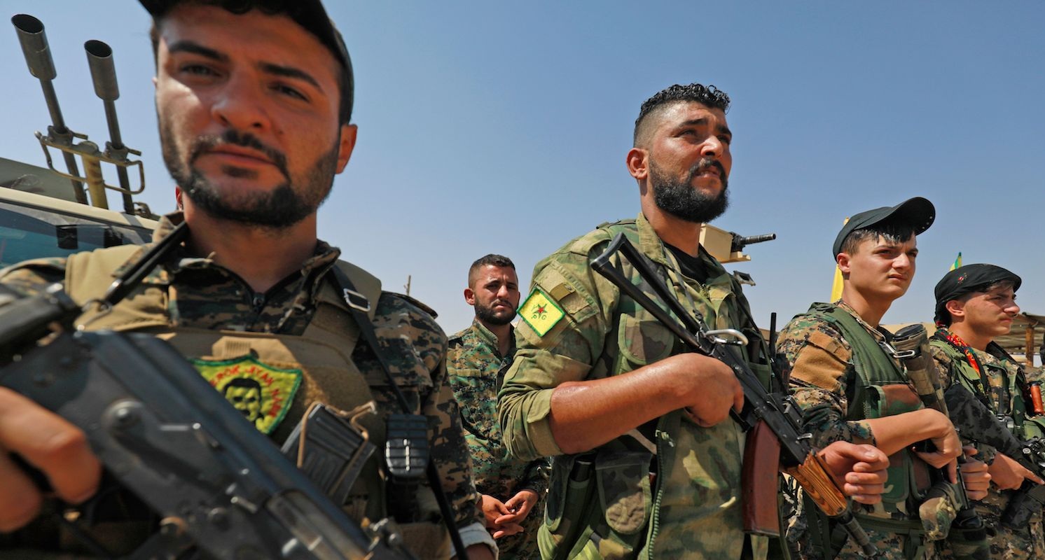Οι Κούρδοι  του YPG «χαιρετούν» τον στρατηγό Χ.Χαφτάρ με χάρτη της κυπριακής και ελληνικής ΑΟΖ