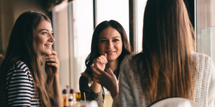 Με ποιον συζητούν τελικά οι γυναίκες τα ερωτικά τους;