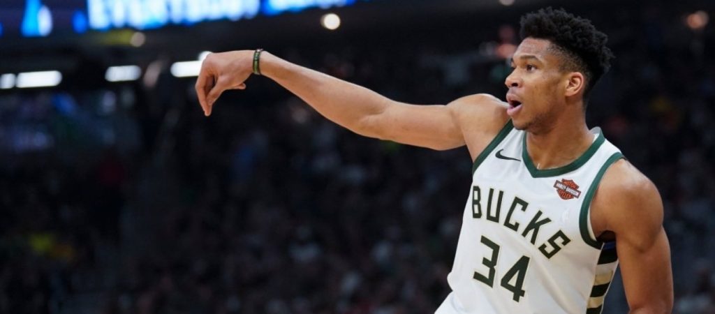 Γιάννης Αντετοκούνμπο: Πρωταγωνιστής στα στιγμιότυπα της χρονιάς των Bucks – Δείτε το απολαυστικό βίντεο