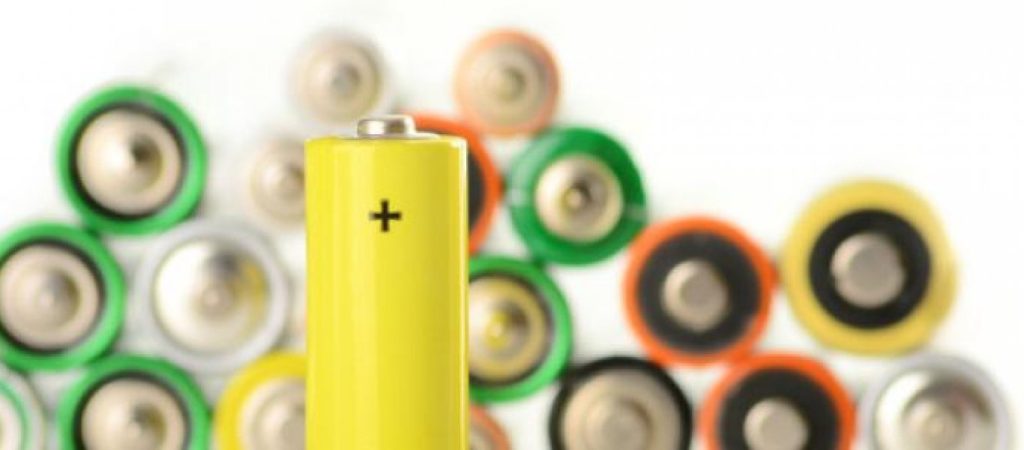 Έτσι θα καταλάβεις αν είναι άδειες ή γεμάτες οι μπαταρίες χωρίς μετρητή