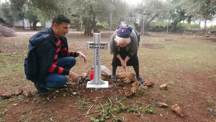 Β.Ήπειρος: Το ΥΠΕΘΑ έβαλε σταυρούς στους τάφους ηρώων του Αλβανικού Μετώπου (βίντεο)