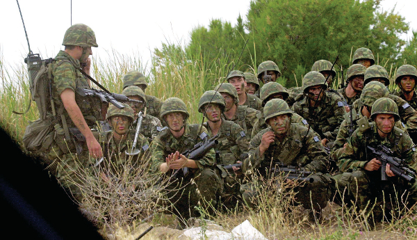 Βύσμα σε μαύρη μονάδα στο στρατό αυτή η γάγγραινα (φωτο)