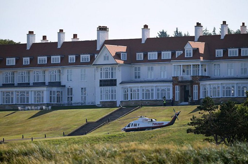 Αναστάτωση στη Φλόριντα: Γυναίκα μπήκε παράνομα σε θέρετρο του Ντ.Τραμπ – Την συνέλαβαν (φωτο)