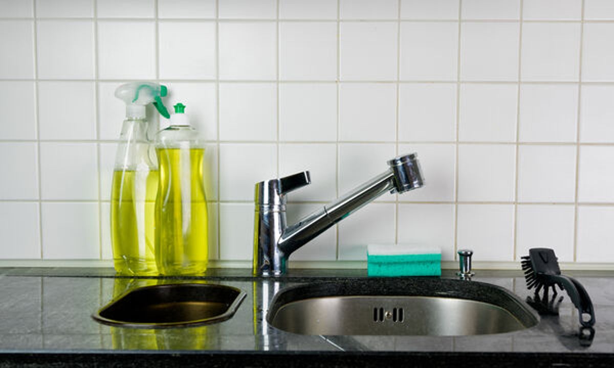 Σαπούνι πιάτων: Αυτές είναι οι 10 άγνωστες χρήσεις του