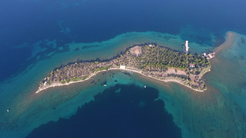 Αυτό είναι το ελληνικό νησί που ήθελαν να αγοράσουν οι Beatles (βίντεο)