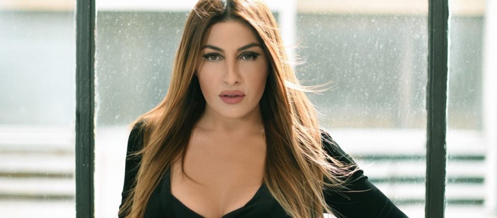 Εντυπωσιακή η Έλενα Παπαρίζου στον τελικό του «The Voice»: «Εγκεφαλικά» στον ανδρικό πληθυσμό (φώτο)