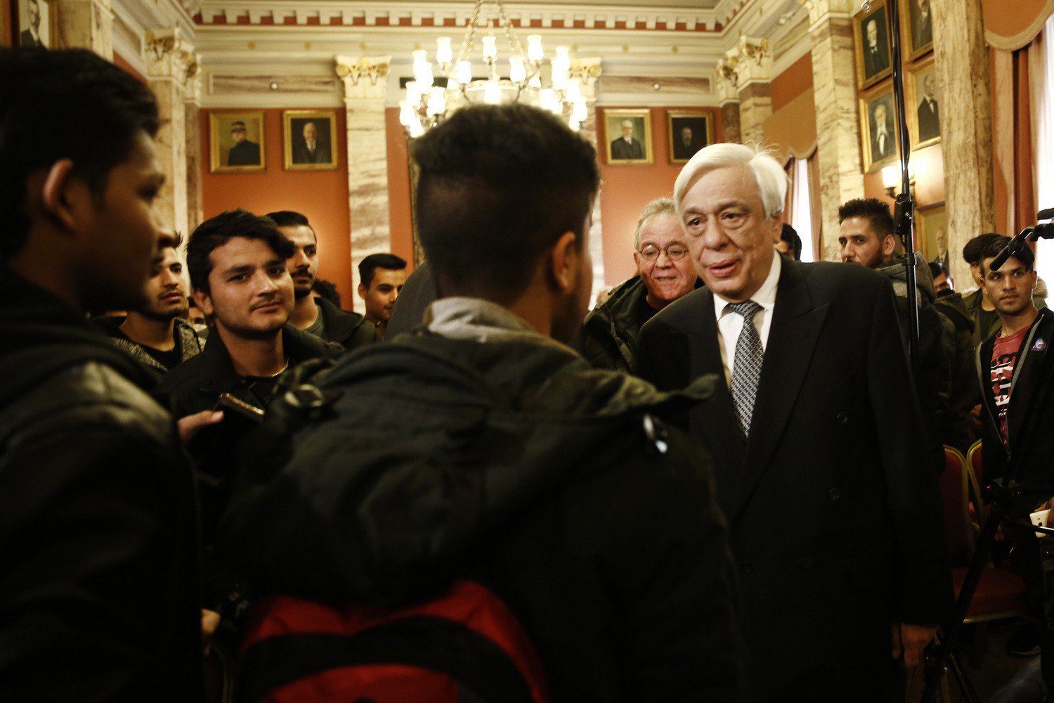 «Πόρτα» της Γερμανίας σε Ελλάδα για ασυνόδευτους ανήλικους αλλοδαπούς: «Όσους πήραμε… πήραμε»!