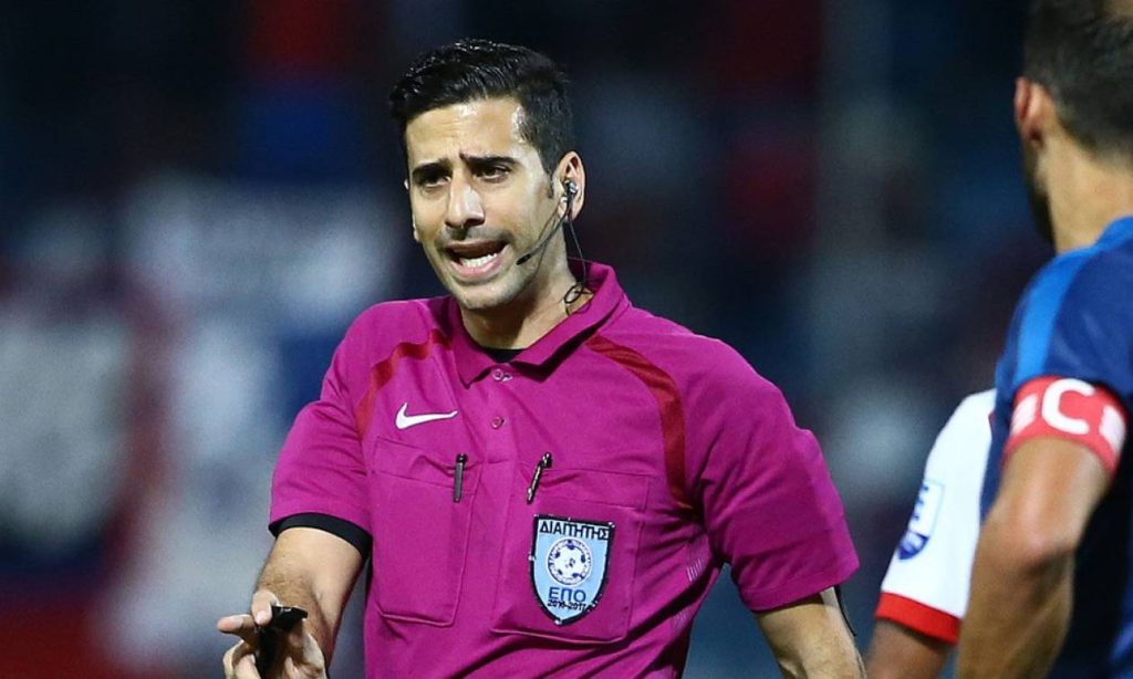 Άγνωστοι επιτέθηκαν στο σπίτι του διαιτητή Ευαγγέλου – Ήταν στην ομάδα του VAR στο Βόλος – Ολυμπιακός