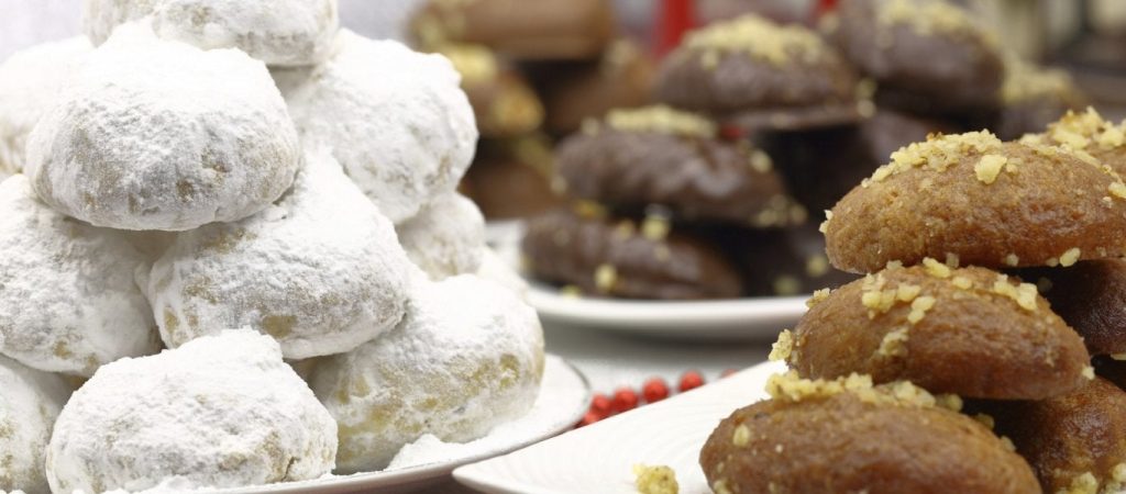 Η «μάχη» των αιώνων – Τα μελομακάρονα οι κουραμπιέδες ή οι δίπλες έχουν τις περισσότερες θερμίδες;