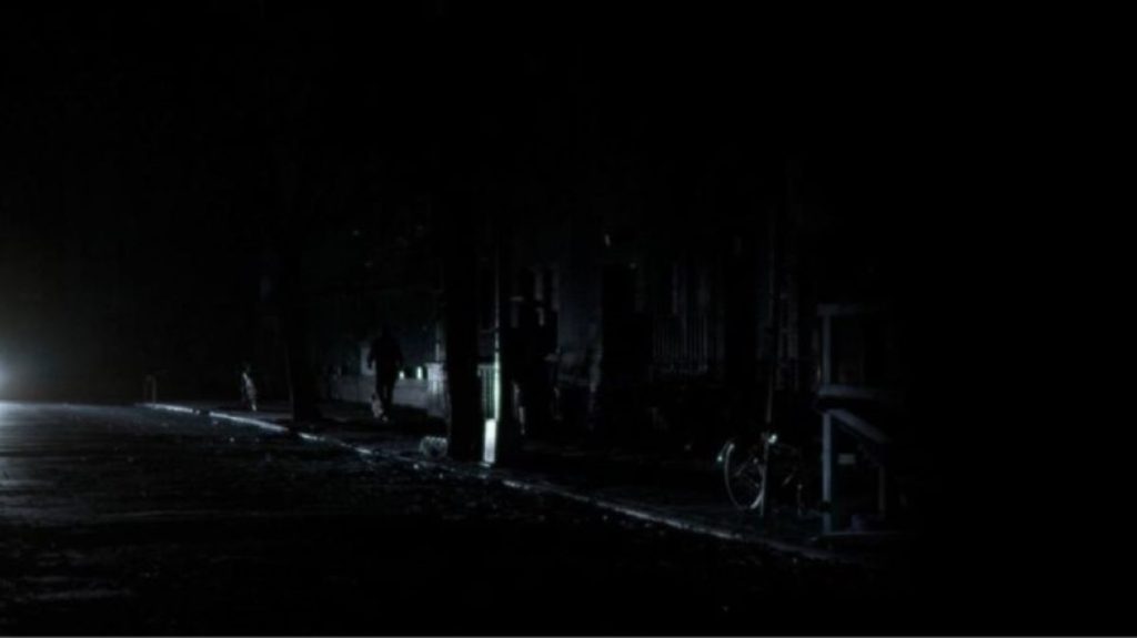 Η κακοκαιρία «χτύπησε» και τη Λάρισα: Μπλακ άουτ σε χωριά από πτώσεις δέντρων σε καλώδια