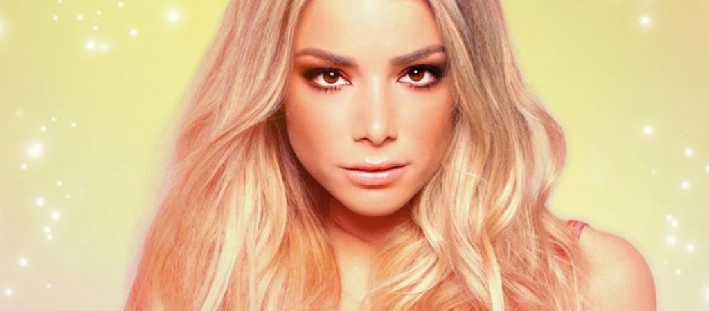 «Τρελαίνει» το instagram η Josephine: Πόζαρε topless με χρυσό κολάν (φώτο)