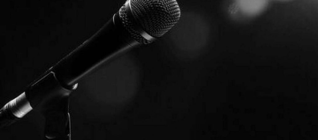 Ποιος είναι ο διάσημος Έλληνας τραγουδιστής που παντρεύτηκε άντρα στο Λας Βέγκας (βίντεο)