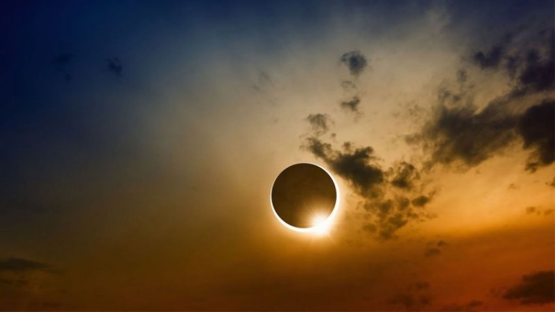 Σπάνια δακτυλιοειδής έκλειψη ηλίου την ημέρα των Χριστουγέννων
