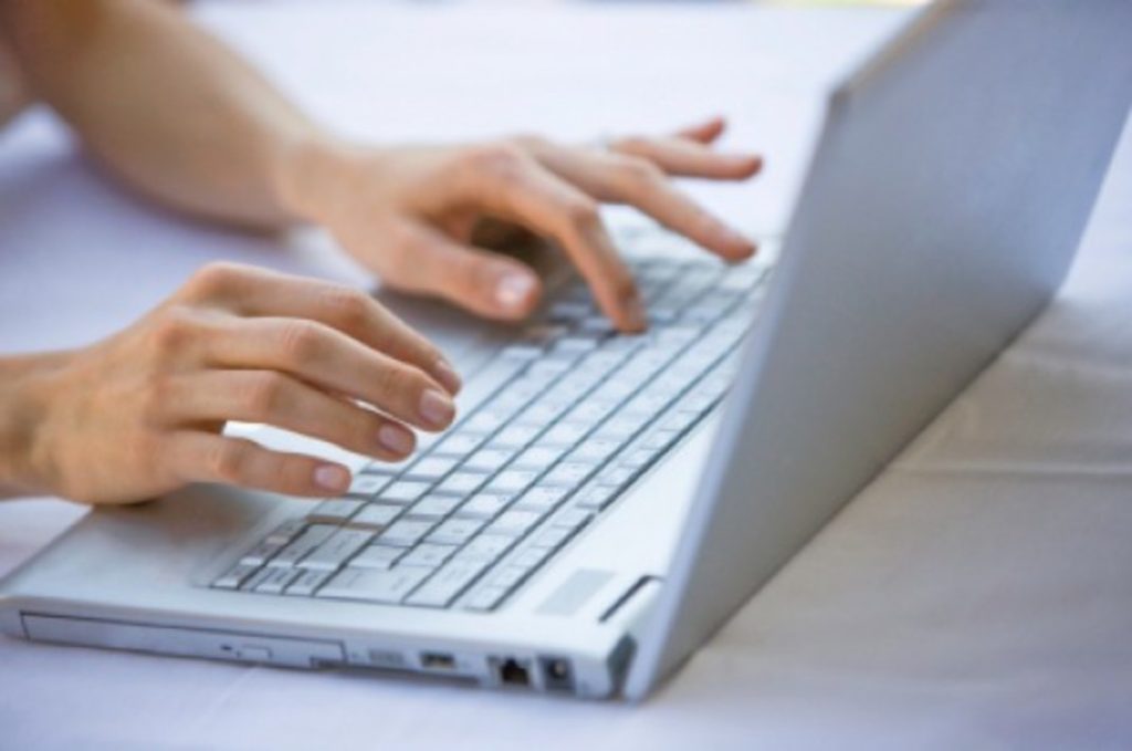 Τι κάνουν οι Έλληνες όταν είναι στο διαδίκτυο; – Δείτε αναλυτικά την έρευνα της ΕΛΣΤΑΤ