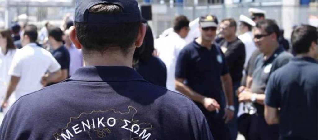 Κυλλήνη: Γυναίκα περιγράφει πώς την έσωσε ο λιμενικός όταν κόντεψε να πέσει στη θάλασσα