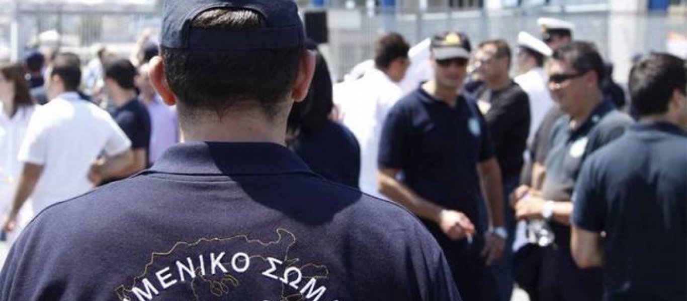 Κυλλήνη: Γυναίκα περιγράφει πώς την έσωσε ο λιμενικός όταν κόντεψε να πέσει στη θάλασσα