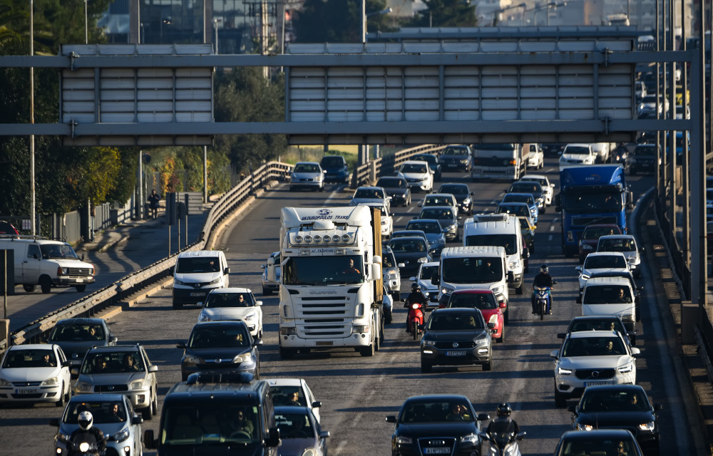 Χριστούγεννα 2019: Κορυφώνεται η έξοδος των Αθηναίων – Επί ποδός όλη η τροχαία για τις γιορτές