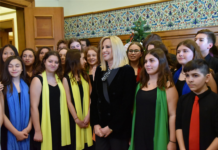 Φ.Γεννηματά: «Η μαγεία των Χριστουγέννων είναι μια ευκαιρία να δώσουμε και να πάρουμε αγκαλιές»