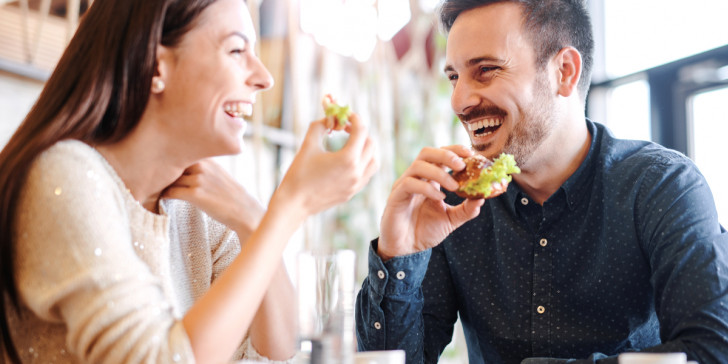 Αυτά να προσέχεις πάντα στους τιμοκαταλόγους όταν πας διακοπές