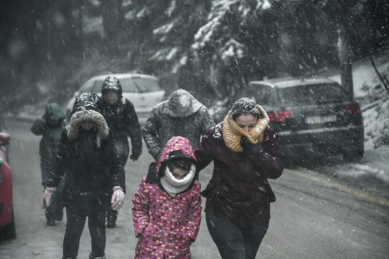 Καιρός: Πέφτει κι άλλο η θερμοκρασία ενόψει «Ζηνοβίας» (βίντεο)
